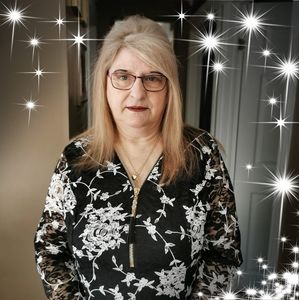 Meet your Posher, Stella